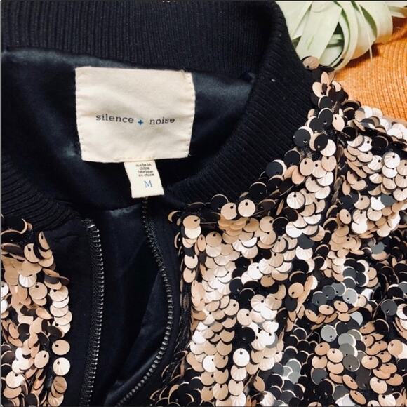 UO Urban Outfitters Black Bronze Gold Matte Lex Sequin Satin Bomber Jacket M - Picture 9 of 9
